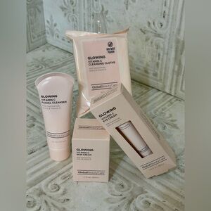 GLOBAL BEAUTY CARE GLOWING VITAMIN C W/NIACINAMIDE AHA’S & VITAMIN E SET
